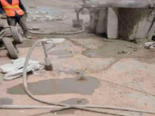 米东水泥混凝土路面板底注浆技术 路面脱空注浆整治方案